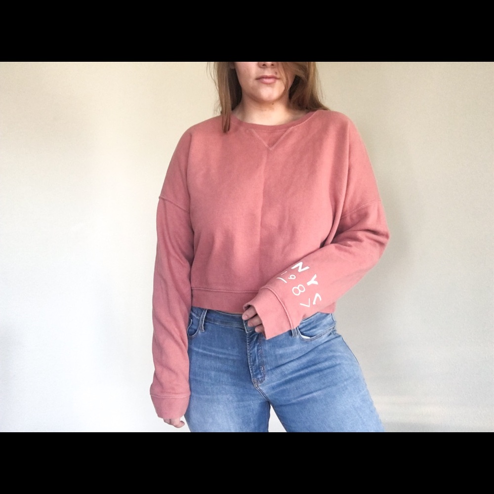 Cropped crew neck with Aeropostale logo on sleeve
